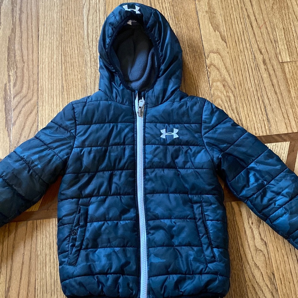Boys under armor size 4